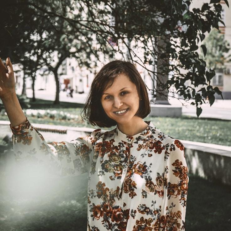 Portrait of Maya Kapoor meditation instructor